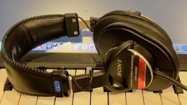 賛否両論SONY MDR-CD900ST定番ヘッドフォンレビュー